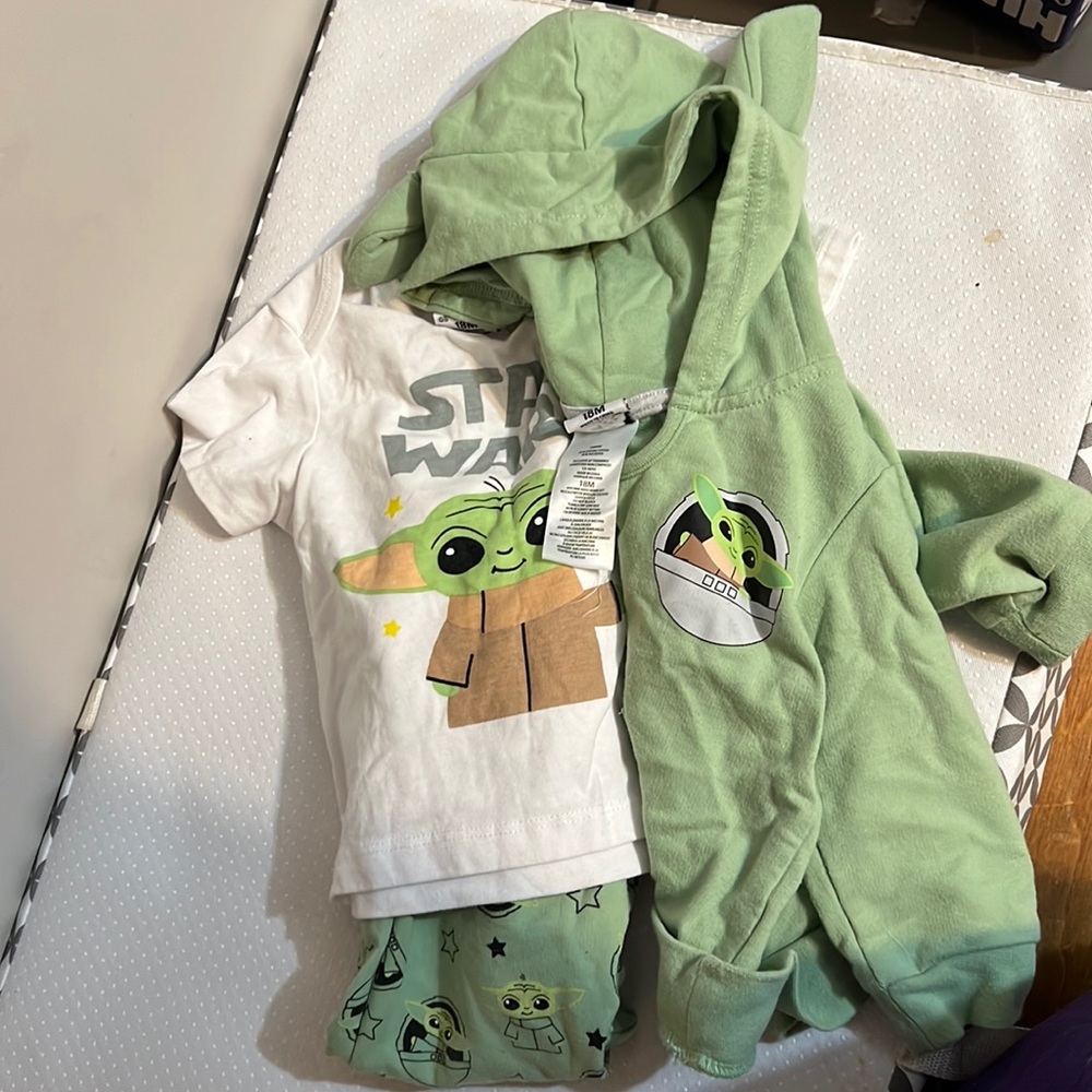 Three peice Baby Grogu set 18mos 2/$25